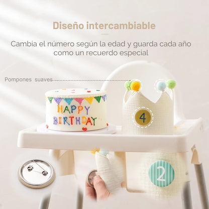 Detalle de los números de fieltro intercambiables de la corona Montessori — reutilizable y segura