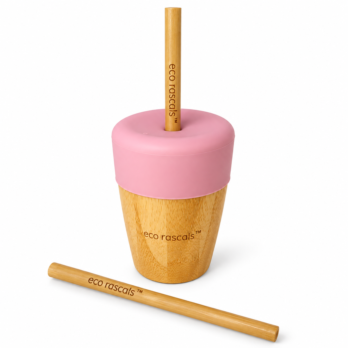 Vaso de bambú Eco Rascals con tapa rosa y dos pajitas sobre fondo blanco